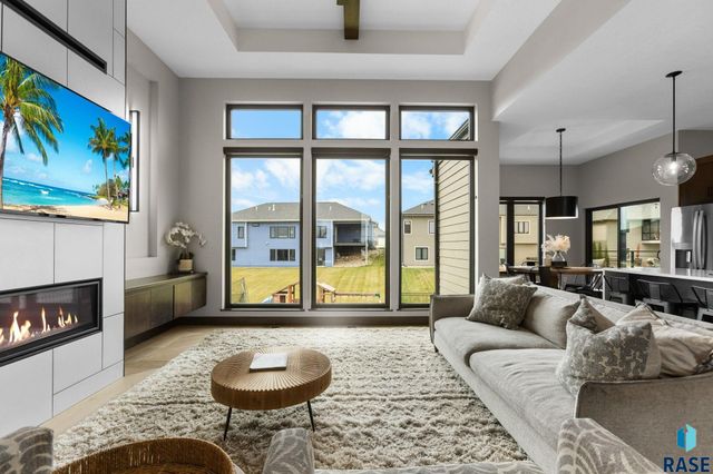 6701 E Spitfire Cir Circle, Sioux Falls, SD 57110