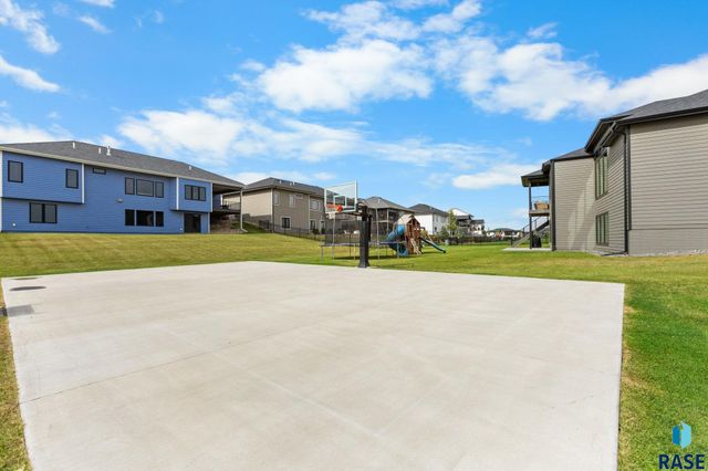 6701 E Spitfire Cir Circle, Sioux Falls, SD 57110
