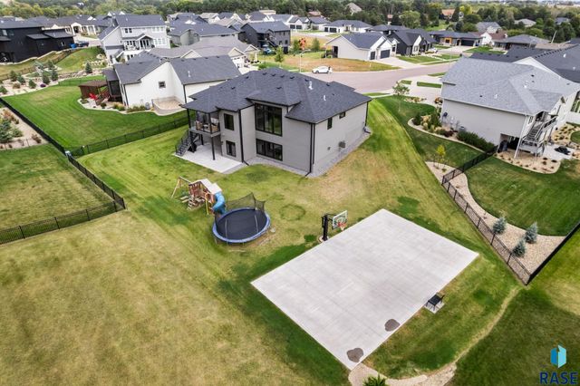 6701 E Spitfire Cir Circle, Sioux Falls, SD 57110