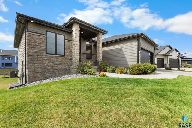6701 E Spitfire Cir Circle, Sioux Falls, SD 57110
