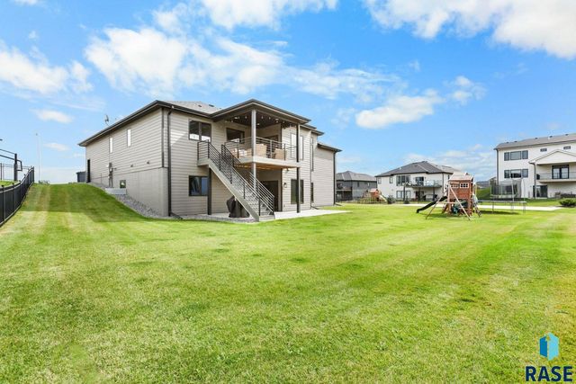 6701 E Spitfire Cir Circle, Sioux Falls, SD 57110