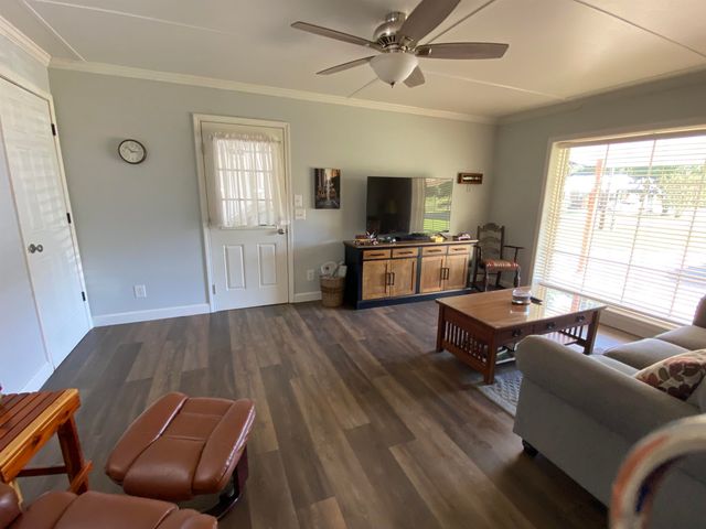 160 CLEMENT DR, Savannah, TN 38372