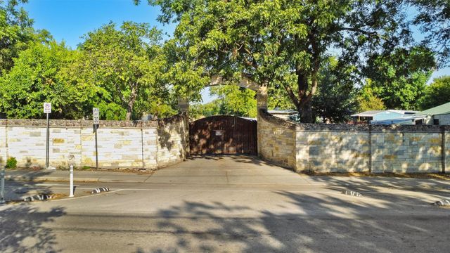 8404 A Georgian DR, Austin, TX 78753