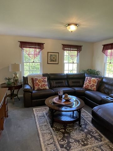 89 Holly Ridge Dr, Hanson, MA 02341