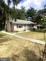 4800 E CIRCLE DR, Harrisburg, PA 17111