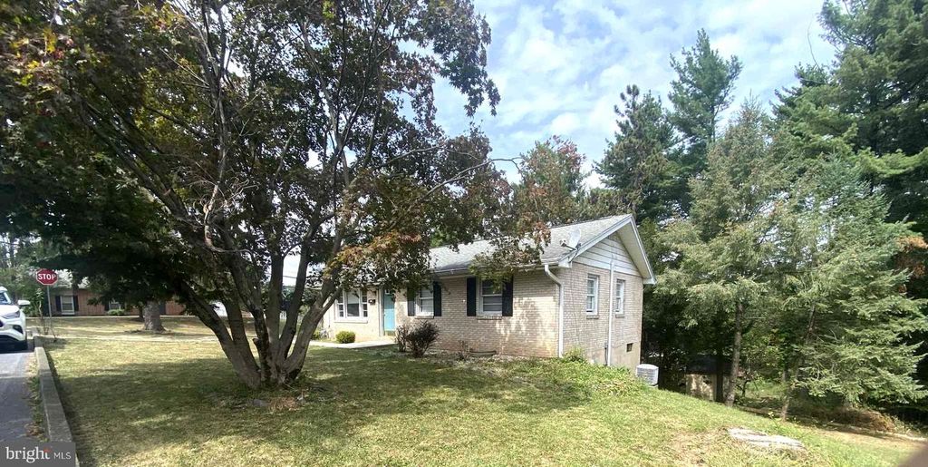 4800 E CIRCLE DR, Harrisburg, PA 17111