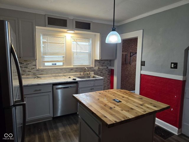 814 N Dequincy Street, Indianapolis, IN 46201