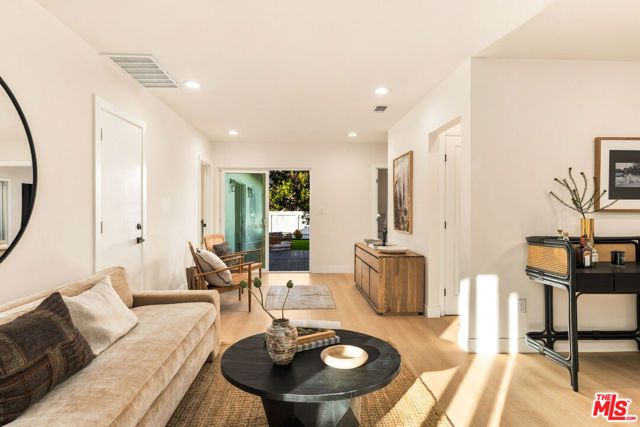 4226 Redwood Avenue, Los Angeles, CA 90066