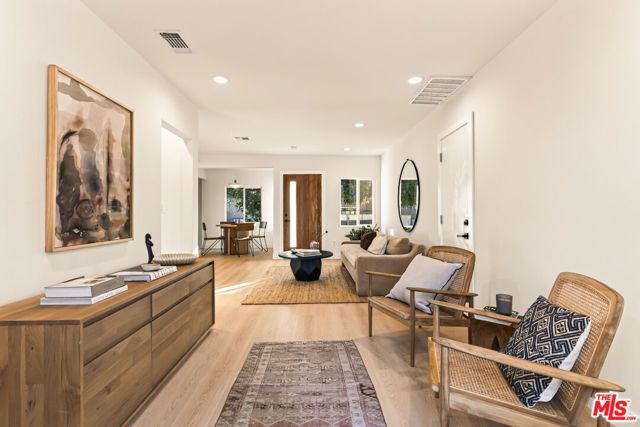 4226 Redwood Avenue, Los Angeles, CA 90066