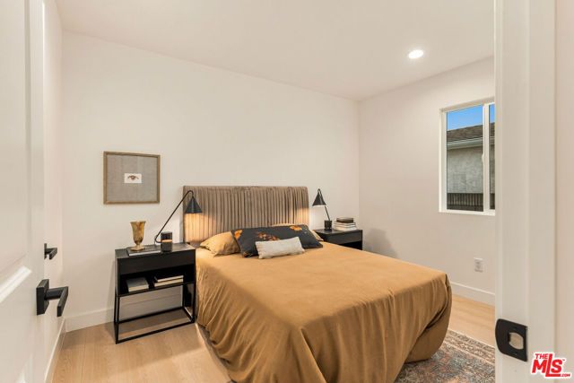 4226 Redwood Avenue, Los Angeles, CA 90066