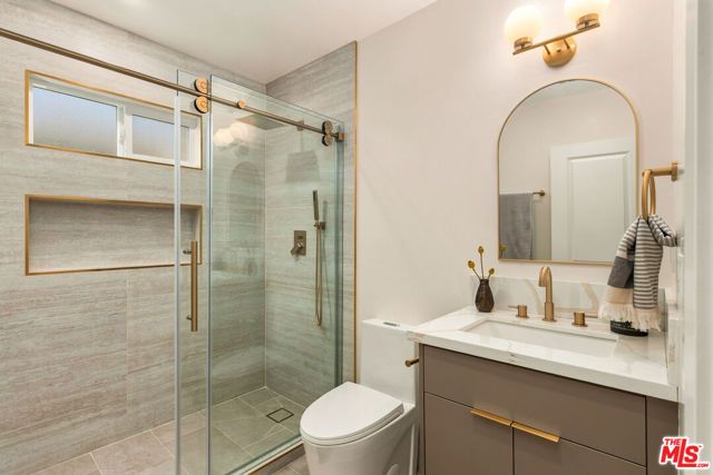 4226 Redwood Avenue, Los Angeles, CA 90066
