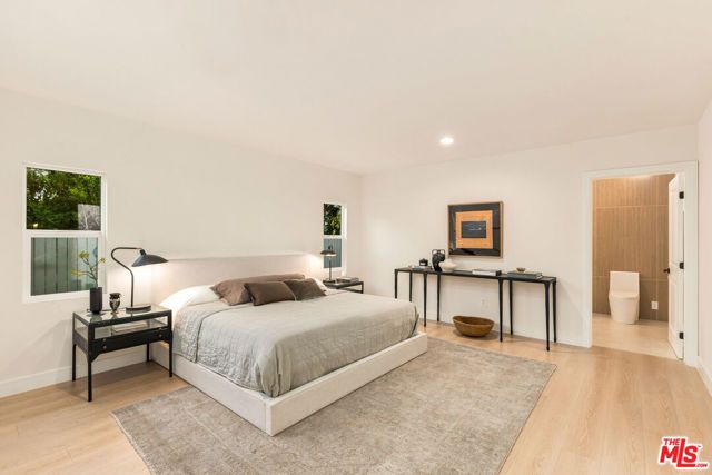 4226 Redwood Avenue, Los Angeles, CA 90066