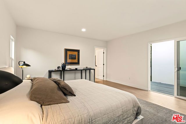 4226 Redwood Avenue, Los Angeles, CA 90066