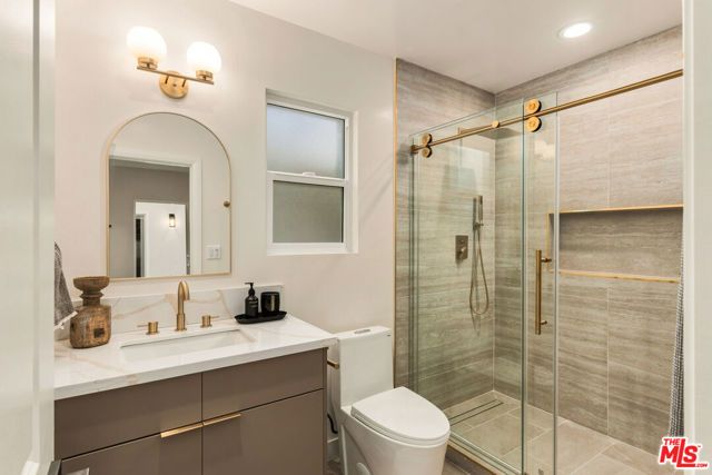 4226 Redwood Avenue, Los Angeles, CA 90066
