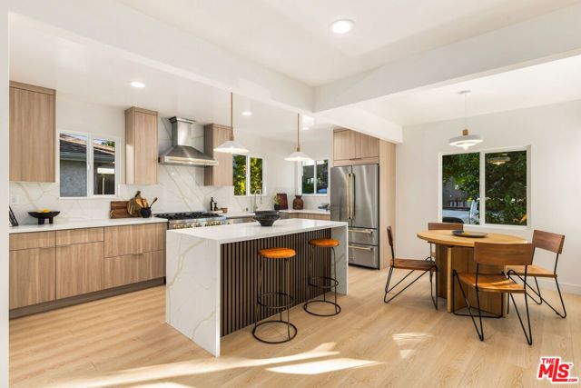 4226 Redwood Avenue, Los Angeles, CA 90066