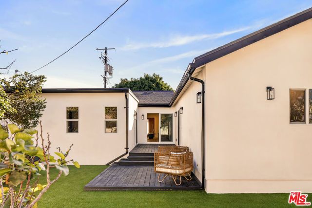 4226 Redwood Avenue, Los Angeles, CA 90066