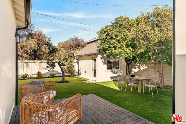 4226 Redwood Avenue, Los Angeles, CA 90066