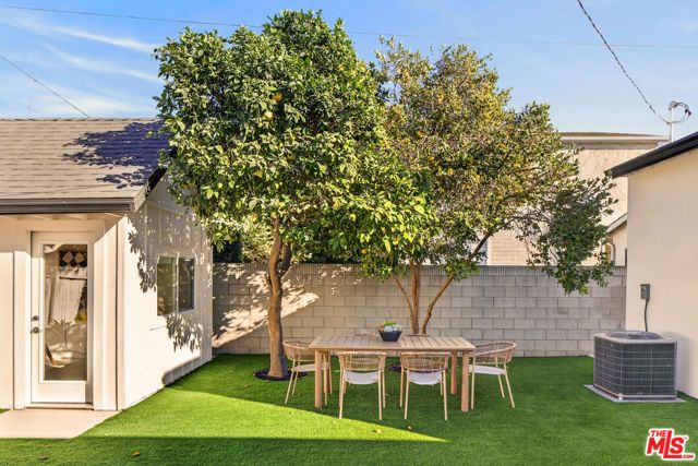 4226 Redwood Avenue, Los Angeles, CA 90066