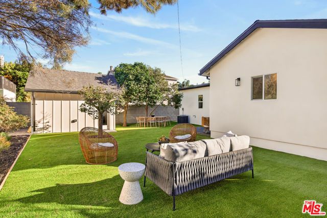 4226 Redwood Avenue, Los Angeles, CA 90066