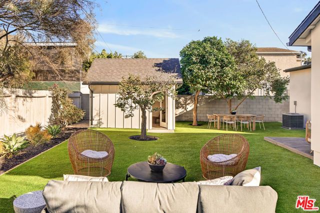 4226 Redwood Avenue, Los Angeles, CA 90066