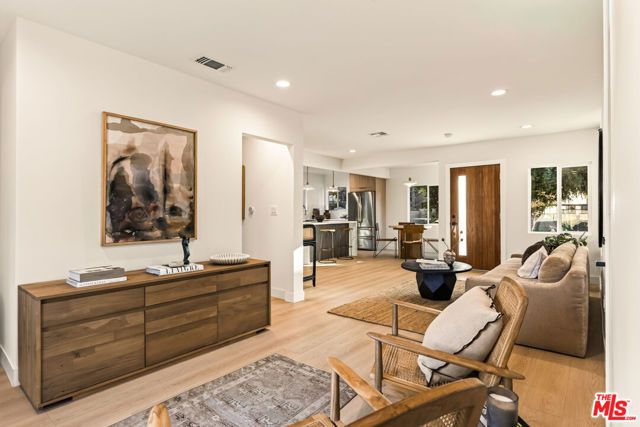 4226 Redwood Avenue, Los Angeles, CA 90066