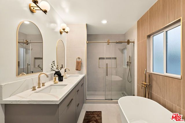 4226 Redwood Avenue, Los Angeles, CA 90066