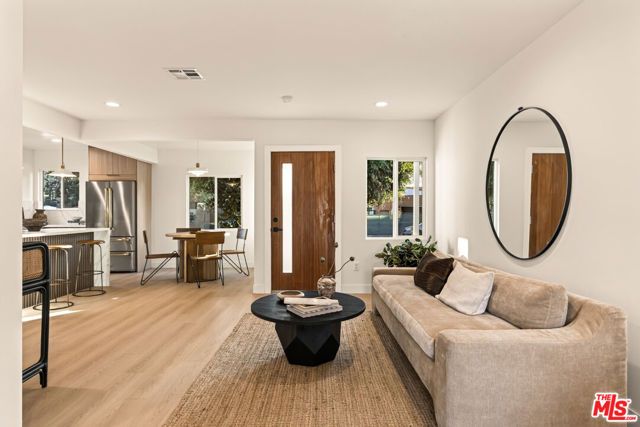 4226 Redwood Avenue, Los Angeles, CA 90066