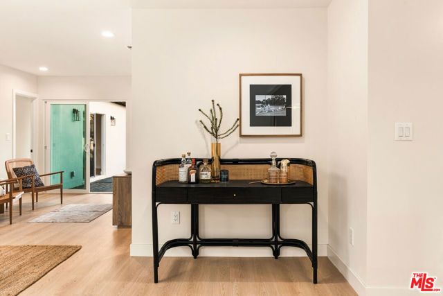 4226 Redwood Avenue, Los Angeles, CA 90066
