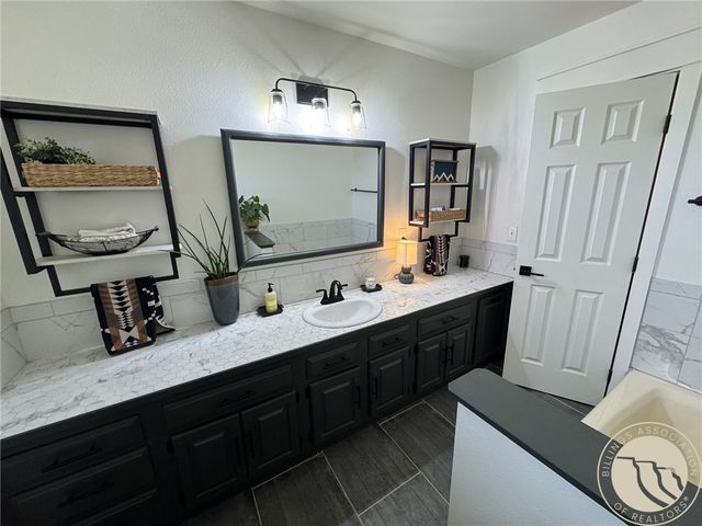 2759 N 13th Road, Worden, MT 59088