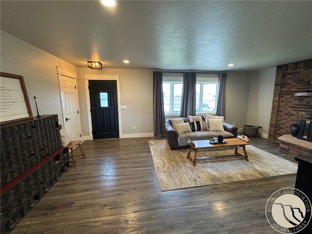 2759 N 13th Road, Worden, MT 59088