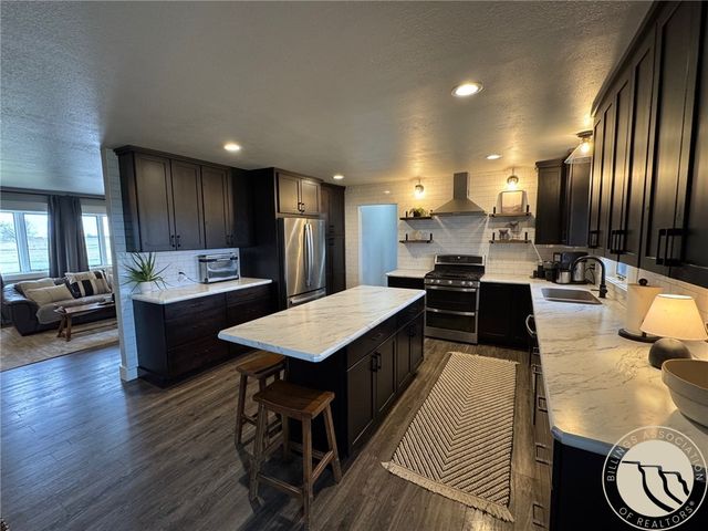 2759 N 13th Road, Worden, MT 59088