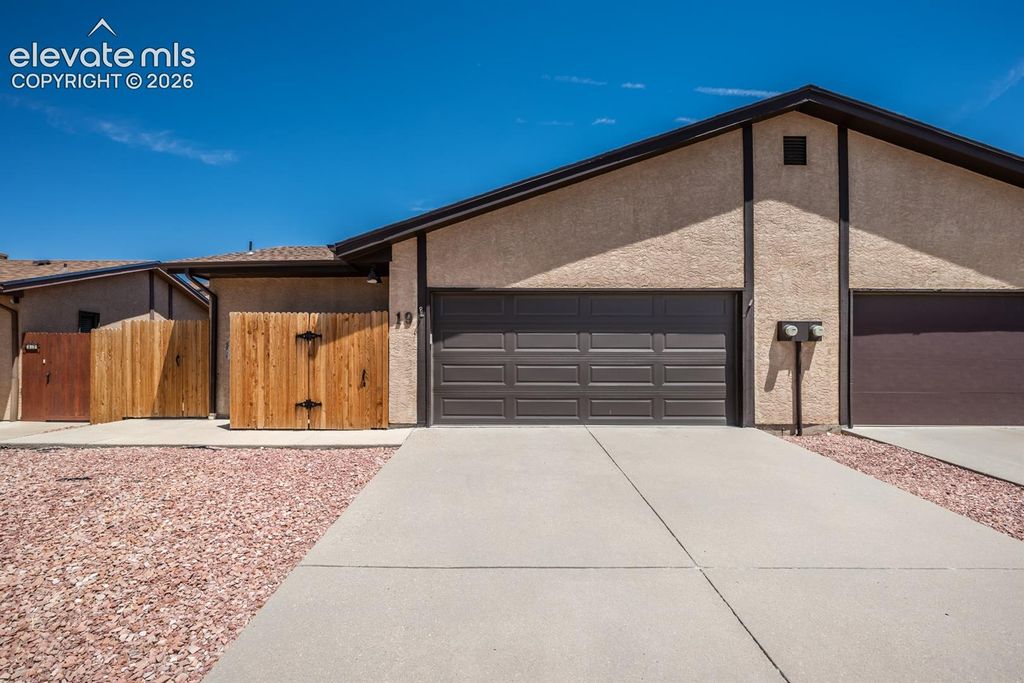 19 Pineridge Court, Pueblo, CO 81001 — photo 2