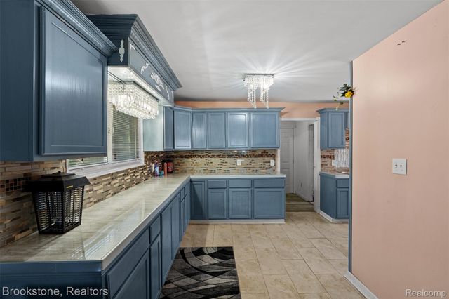 23722 Brest, Taylor, MI 48180