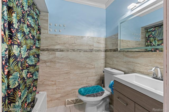 23722 Brest, Taylor, MI 48180