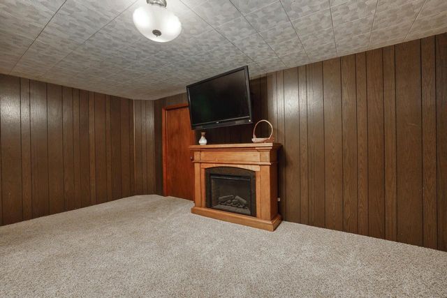 N67W29921 Hartling ROAD, Hartland, WI 53029