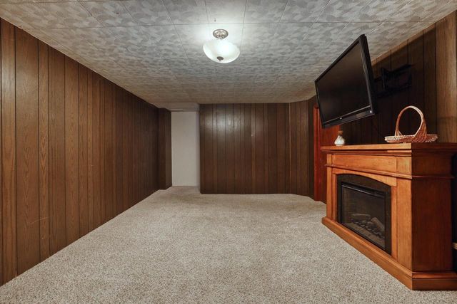 N67W29921 Hartling ROAD, Hartland, WI 53029