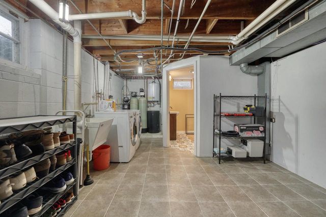 N67W29921 Hartling ROAD, Hartland, WI 53029