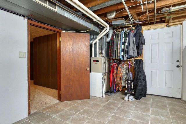 N67W29921 Hartling ROAD, Hartland, WI 53029