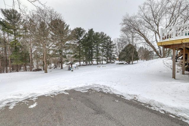 N67W29921 Hartling ROAD, Hartland, WI 53029