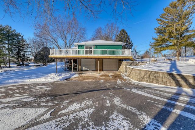N67W29921 Hartling ROAD, Hartland, WI 53029