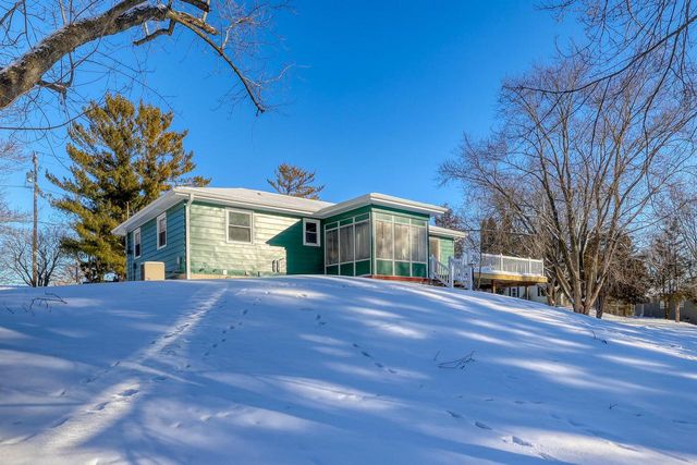 N67W29921 Hartling ROAD, Hartland, WI 53029