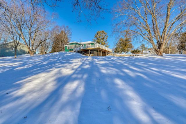 N67W29921 Hartling ROAD, Hartland, WI 53029