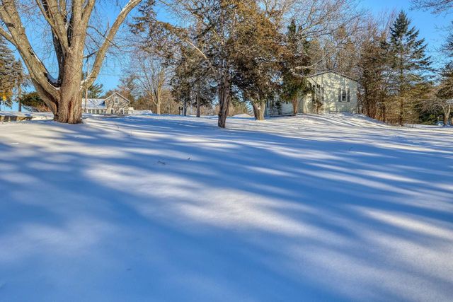 N67W29921 Hartling ROAD, Hartland, WI 53029