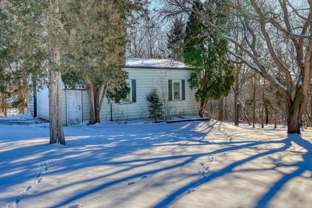 N67W29921 Hartling ROAD, Hartland, WI 53029