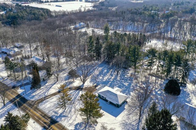 N67W29921 Hartling ROAD, Hartland, WI 53029