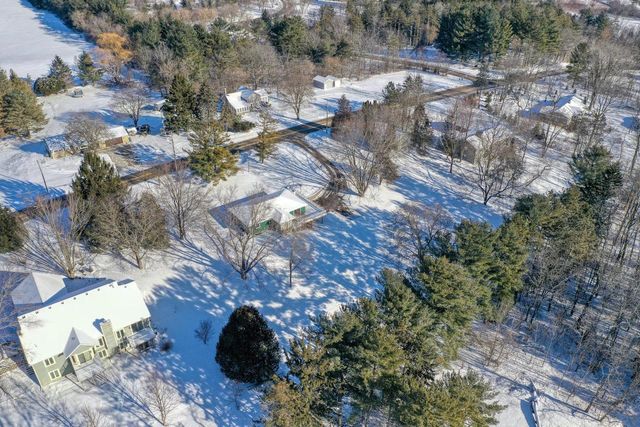 N67W29921 Hartling ROAD, Hartland, WI 53029