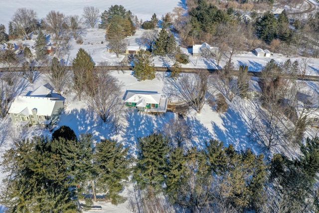 N67W29921 Hartling ROAD, Hartland, WI 53029