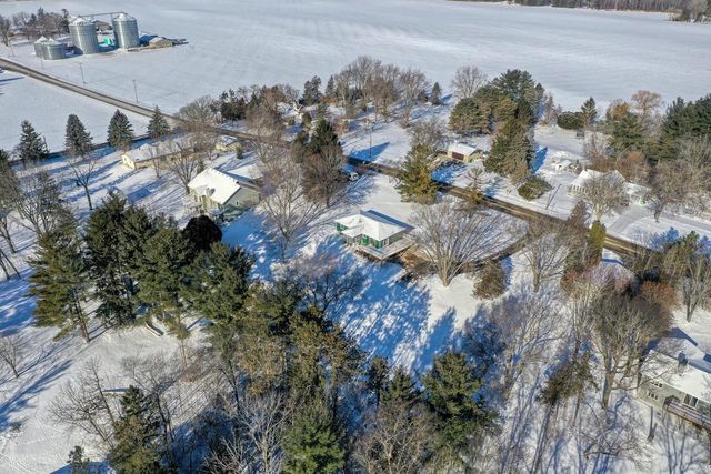 N67W29921 Hartling ROAD, Hartland, WI 53029