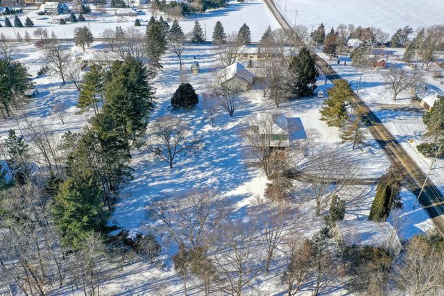 N67W29921 Hartling ROAD, Hartland, WI 53029