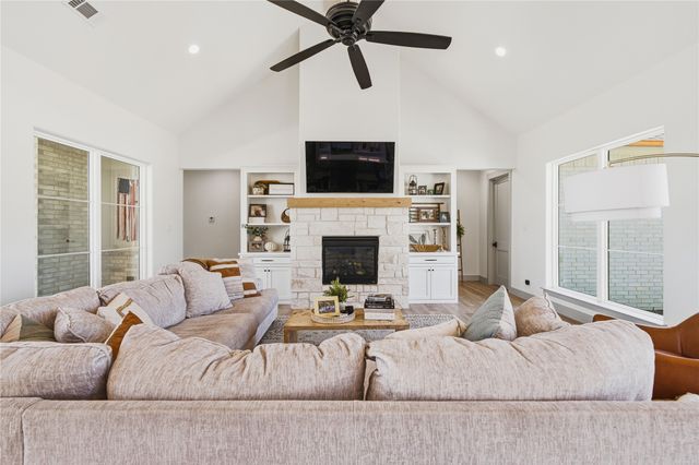 212 Dan Russell Bend, Weatherford, TX 76087